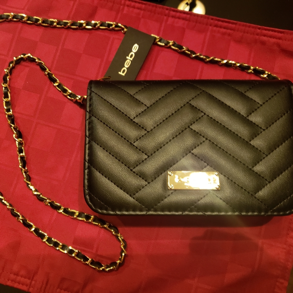 BEBE SOPHIA CROSSBODY PURSE. GOLD CHAIN STRAP. NEW W/TAGS.